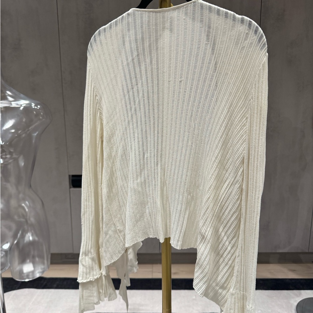 Elegant White Ruffled Blouse - Picture 2 of 3